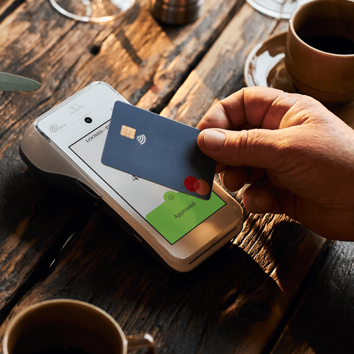 Pagar con contactless en Loomis Pay